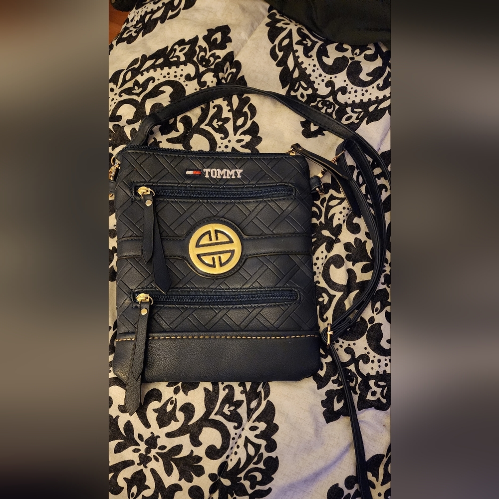 Tommy Hilfigure cross body purse